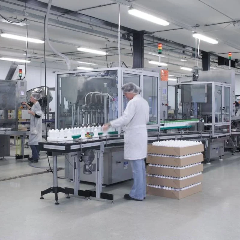 Équipe du laboratoire Be Artisan Maroc en pleine production avec nos équipements modernes pour la création de cosmétiques naturels.
